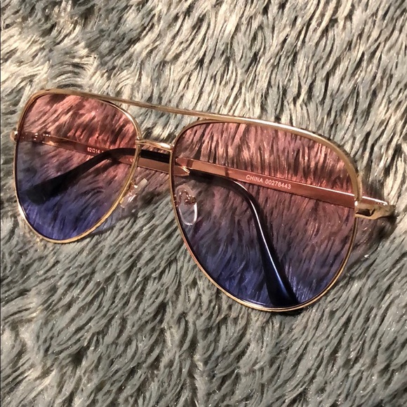 Pink to Blue Sunset Sunglasses 🕶💘 - Picture 3 of 6